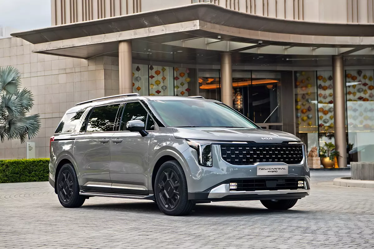 KIA Carnival Hybrid 1