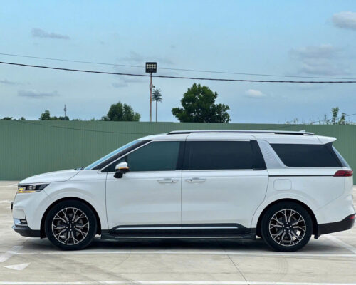 Kia Carnival Signature