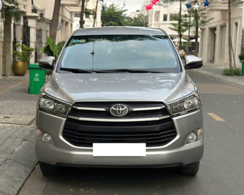 Toyota Innova E
